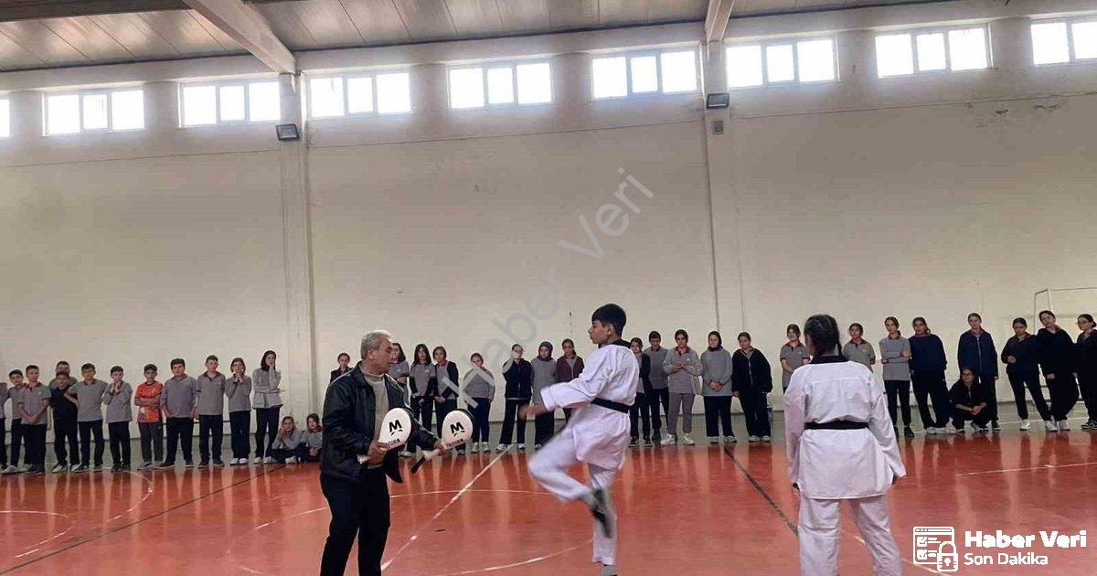 "Kütahya Pazarlar'da Spor Devrimi: Tekvando ile 100 Yeni Lisanslı Sporcu" başlıklı haber için fotore